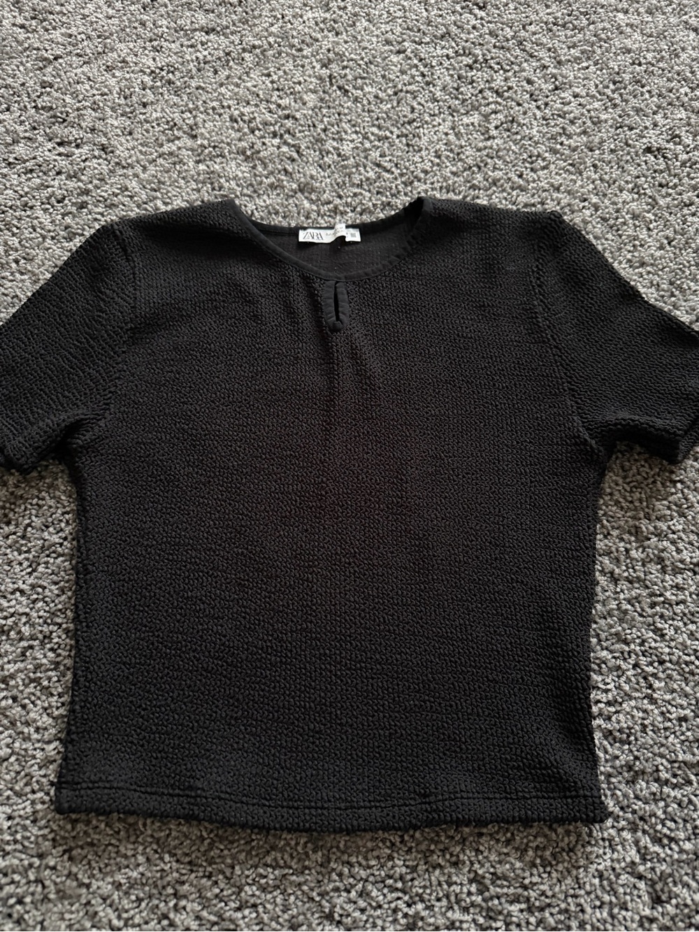 Zara Textured Black Short Sleeve Blouse Keyhole Neck Top Size M NWOT - Picture 3 of 10